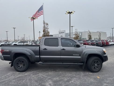 Used 2015 Toyota Tacoma PreRunner image 2