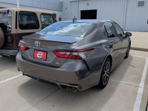 Used 2022 Toyota Camry SE FWD image 7