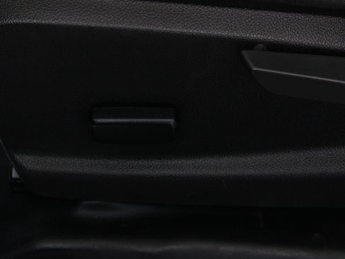 Used 2022 Chevrolet Colorado LT w/ Fleet Safety Package RWD image 7