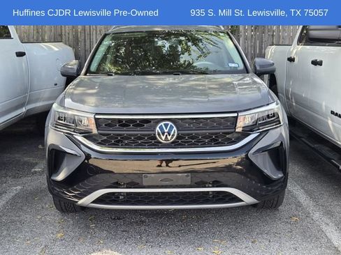 Used 2022 Volkswagen Taos SE FWD image 2