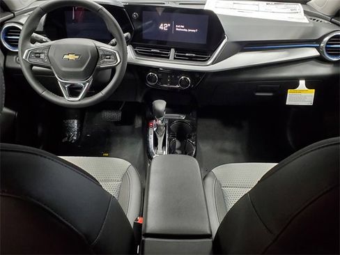 New 2026 Chevrolet Trax LT w/ Driver Confidence Package image 15