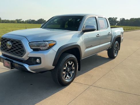 Used 2022 Toyota Tacoma TRD Off-Road image 4