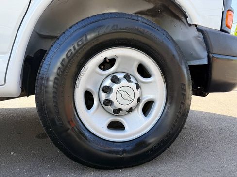 Used 2016 Chevrolet Express 2500 RWD image 37