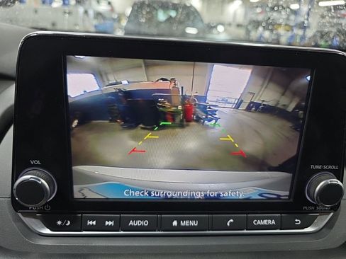 Used 2025 Nissan Rogue S image 12