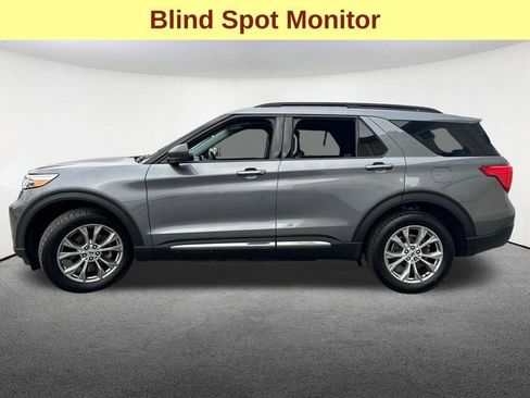 Used 2022 Ford Explorer XLT w/ Equipment Group 202A image 6