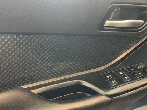 Used 2018 Toyota C-HR XLE FWD image 24