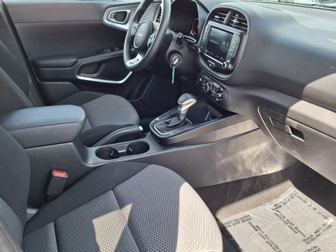 Used 2023 Kia Soul LX w/ Option Group 015 FWD image 22