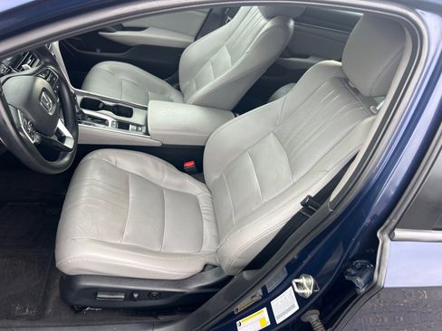 Used 2018 Honda Accord Touring image 9