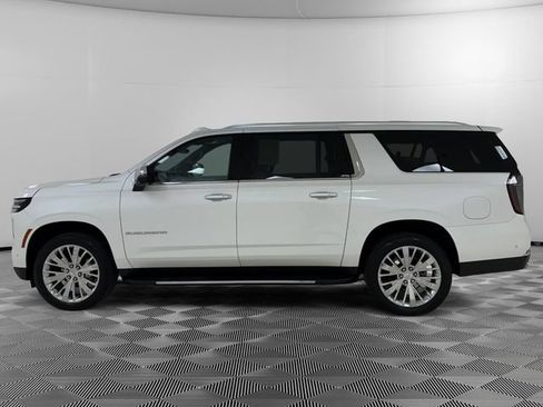 Certified 2025 Chevrolet Suburban Premier AWD/4WD image 2