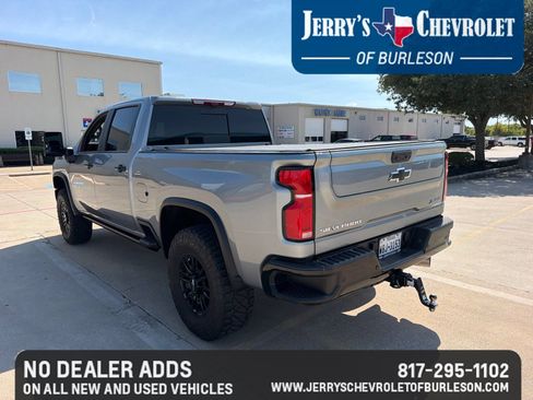 Used 2025 Chevrolet Silverado 2500 ZR2 w/ Technology Package AWD/4WD image 8