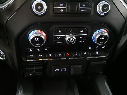 Used 2021 GMC Sierra 1500 AT4 w/ AT4 Premium Package AWD/4WD image 23