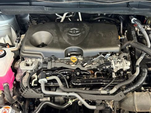 Used 2024 Toyota Sienna LE image 34