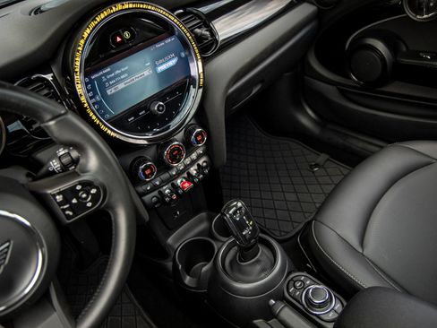 Used 2023 MINI Cooper 2-Door Hardtop FWD image 32