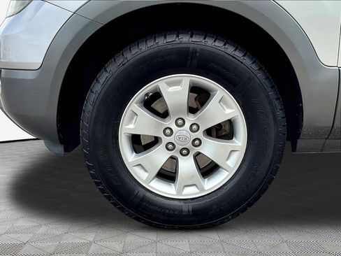 Used 2009 Kia Borrego LX w/ Convenience Pkg AWD/4WD image 33