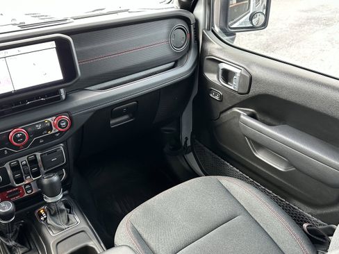 Used 2024 Jeep Wrangler Unlimited Rubicon w/ XTREMEE 35" Tire Package image 16