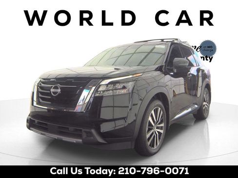 Used 2025 Nissan Pathfinder Platinum FWD image 4