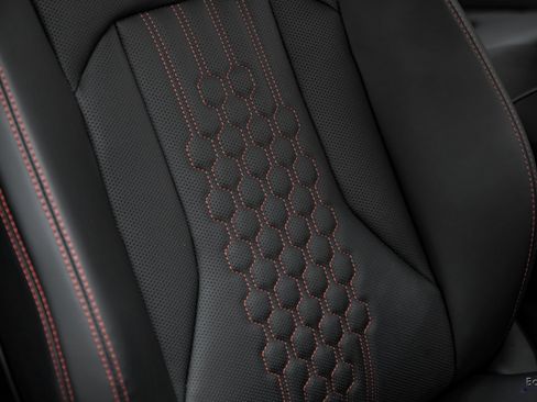 Used 2025 Lamborghini Urus SE AWD/4WD image 57