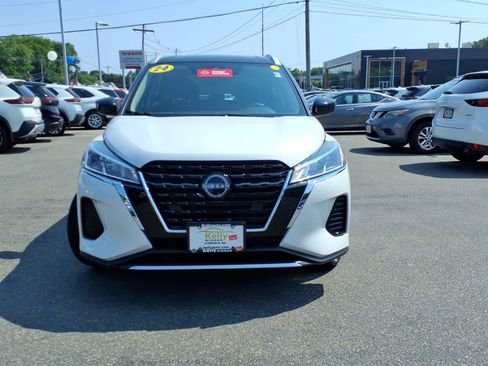 Certified 2024 Nissan Kicks SV FWD image 2