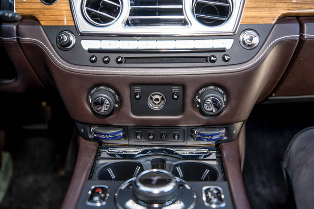 Used 2016 Rolls-Royce Wraith RWD image 47