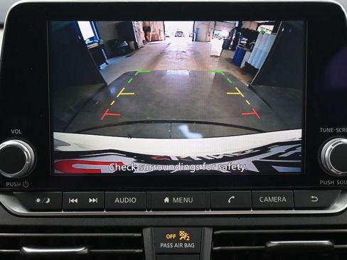 Used 2025 Nissan Altima 2.5 SV FWD image 13