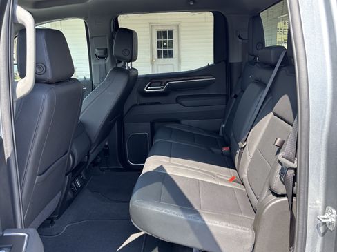 Used 2025 GMC Sierra 1500 SLT RWD image 8