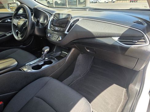 Used 2025 Chevrolet Malibu LT FWD image 18