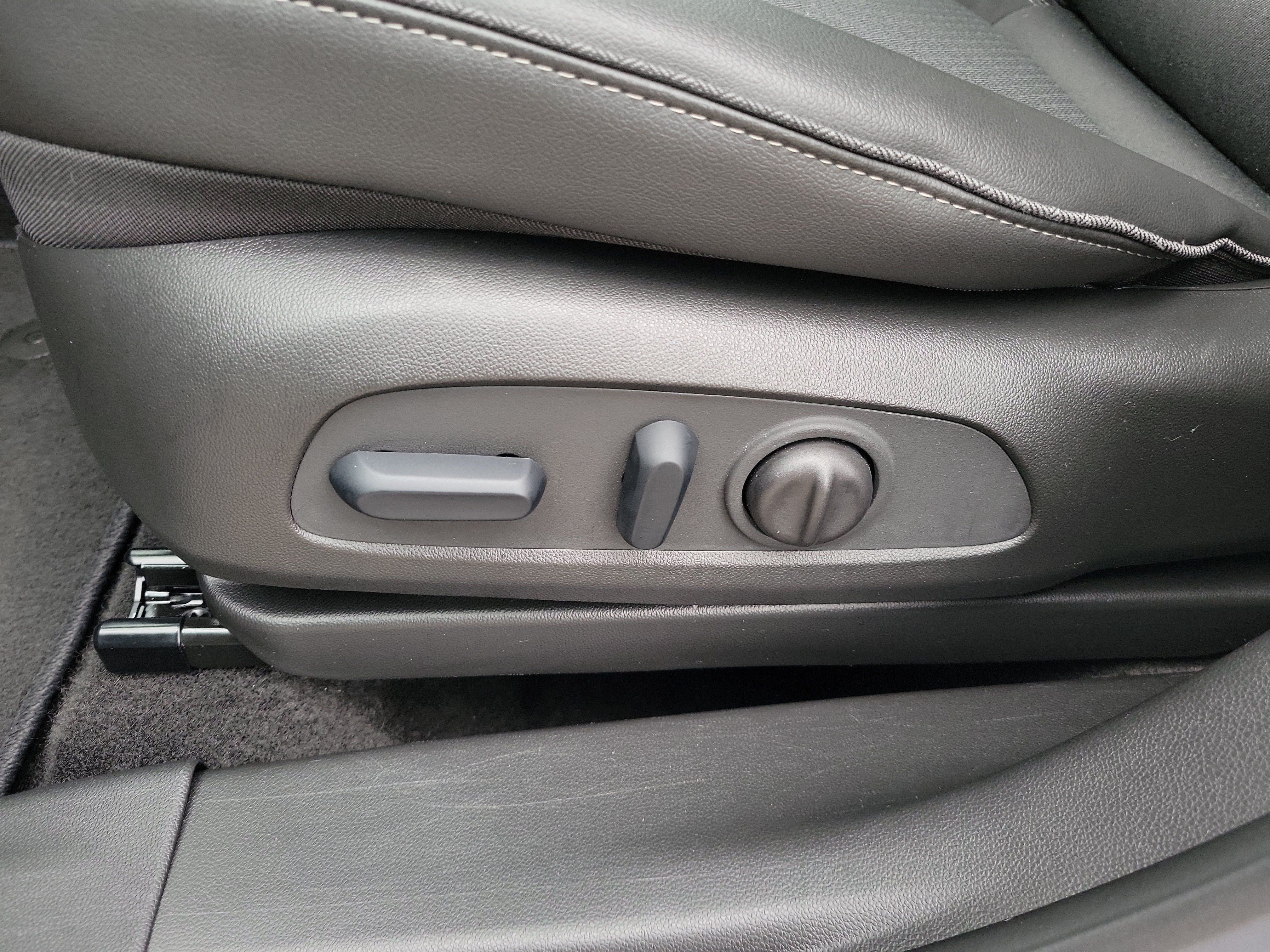 Used 2023 Buick Encore GX Select w/ Sport Touring Package FWD image 16
