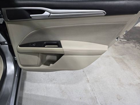 Used 2020 Ford Fusion SE image 14