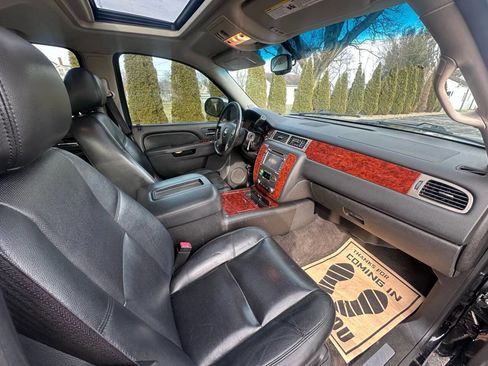 Used 2014 Chevrolet Suburban LTZ image 13