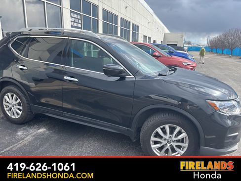 Used 2018 Nissan Rogue SV w/ Sun & Sound Touring Package image 21