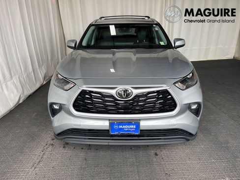 Used 2024 Toyota Highlander XLE AWD/4WD image 31
