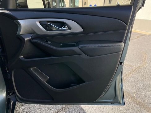 Used 2022 Chevrolet Traverse LT image 28