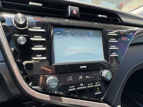 Used 2020 Toyota Camry SE FWD image 16