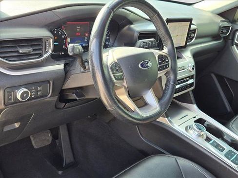 Certified 2021 Ford Explorer XLT w/ Equipment Group 202A RWD image 9
