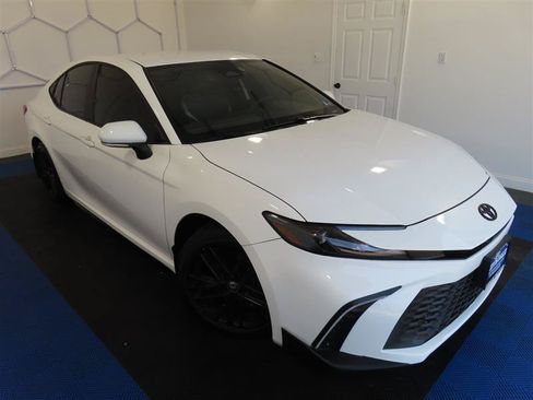 Used 2026 Toyota Camry SE w/ Convenience Package FWD image 5