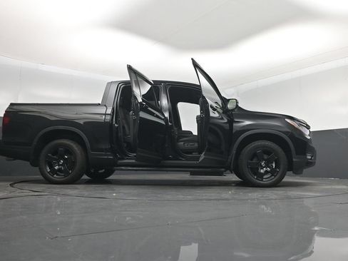 Used 2025 Honda Ridgeline Black Edition image 7