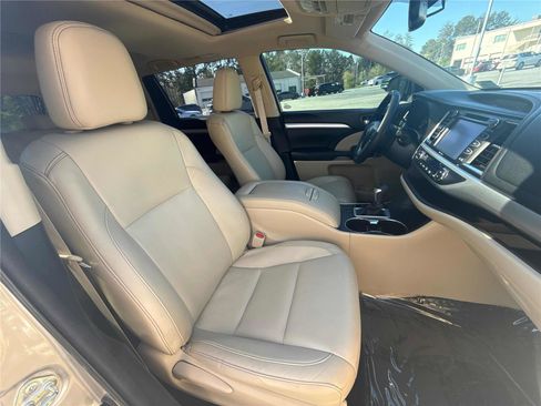 Used 2015 Toyota Highlander XLE image 26