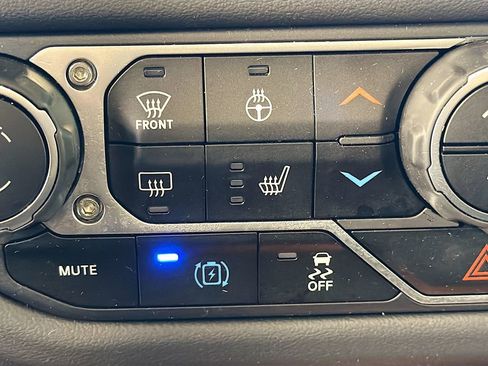 Used 2025 Jeep Wrangler Unlimited Sahara image 20