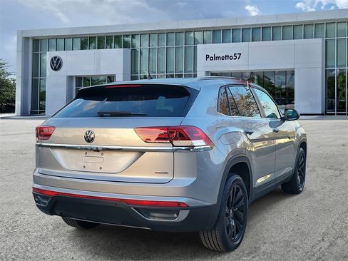 Certified 2022 Volkswagen Atlas Cross Sport SE image 6