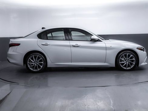 Used 2022 Alfa Romeo Giulia Ti AWD/4WD image 13