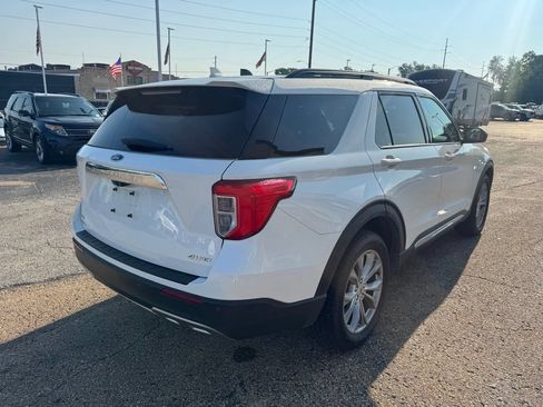 Used 2022 Ford Explorer XLT w/ Equipment Group 202A AWD/4WD image 7