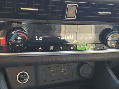 Used 2022 Nissan Rogue SV FWD image 14