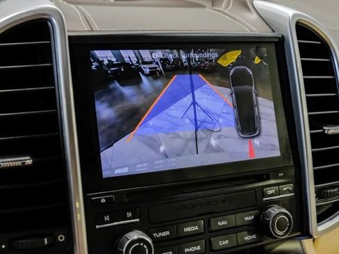 Used 2017 Porsche Cayenne AWD/4WD image 30