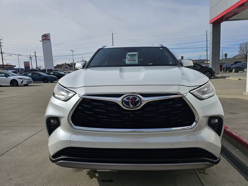 Used 2022 Toyota Highlander Platinum image 14