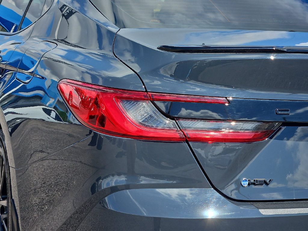 Used 2025 Toyota Camry XSE FWD image 9