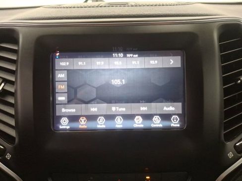 Used 2021 Jeep Cherokee Latitude Plus image 19