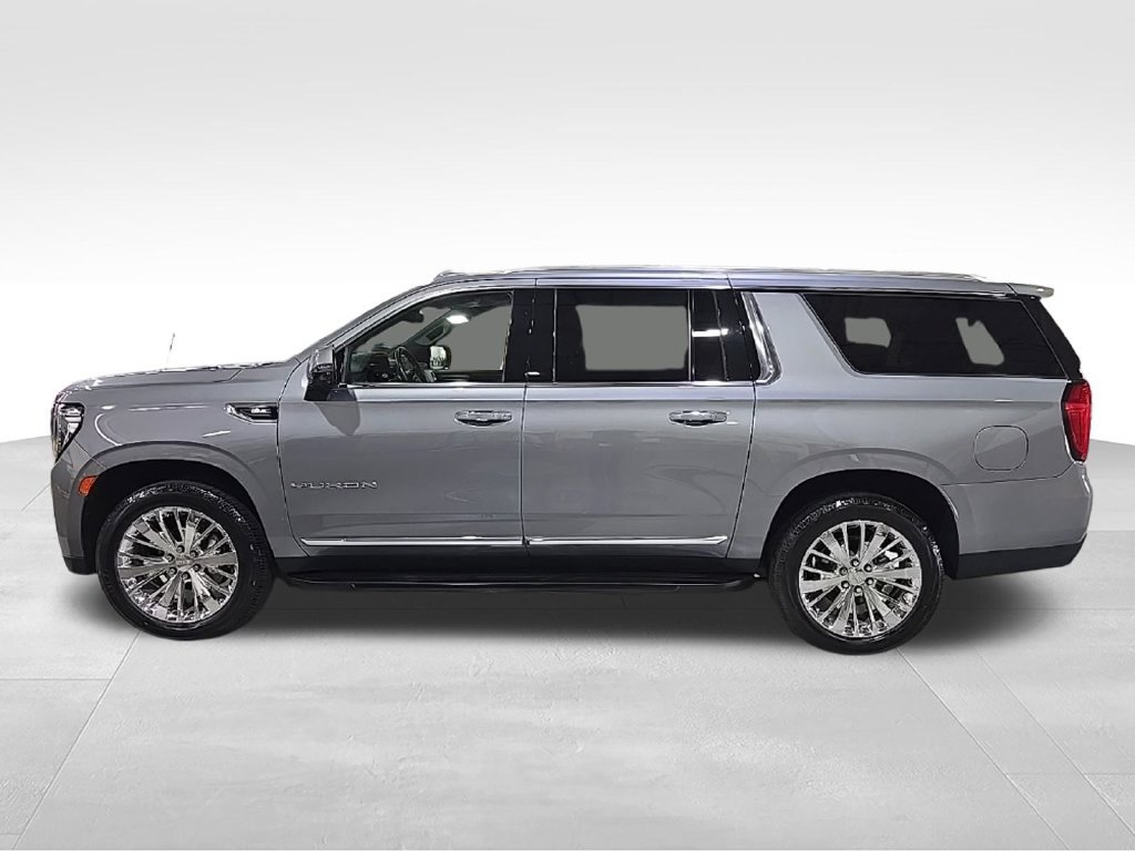 Used 2022 GMC Yukon XL SLT w/ SLT Premium Package AWD/4WD image 4