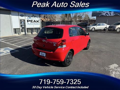 Used 2010 Toyota Yaris 4-Door Hatchback image 7