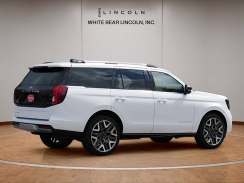 Used 2025 Ford Expedition Platinum AWD/4WD image 5