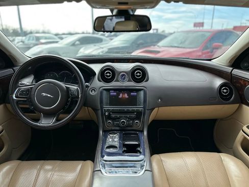 Used 2013 Jaguar XJ image 12